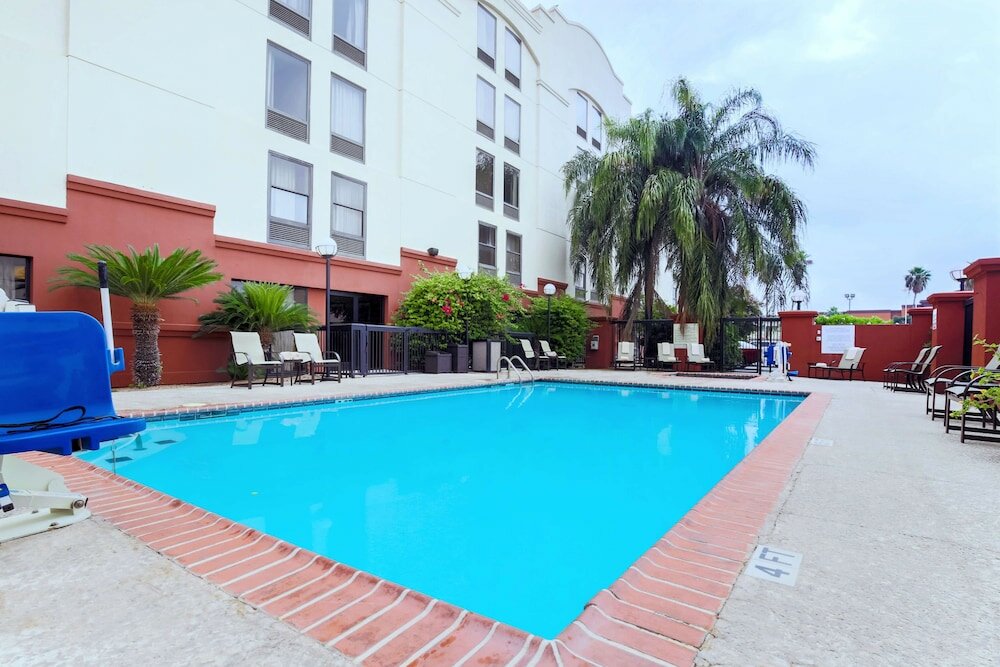 Фото Hampton Inn Laredo