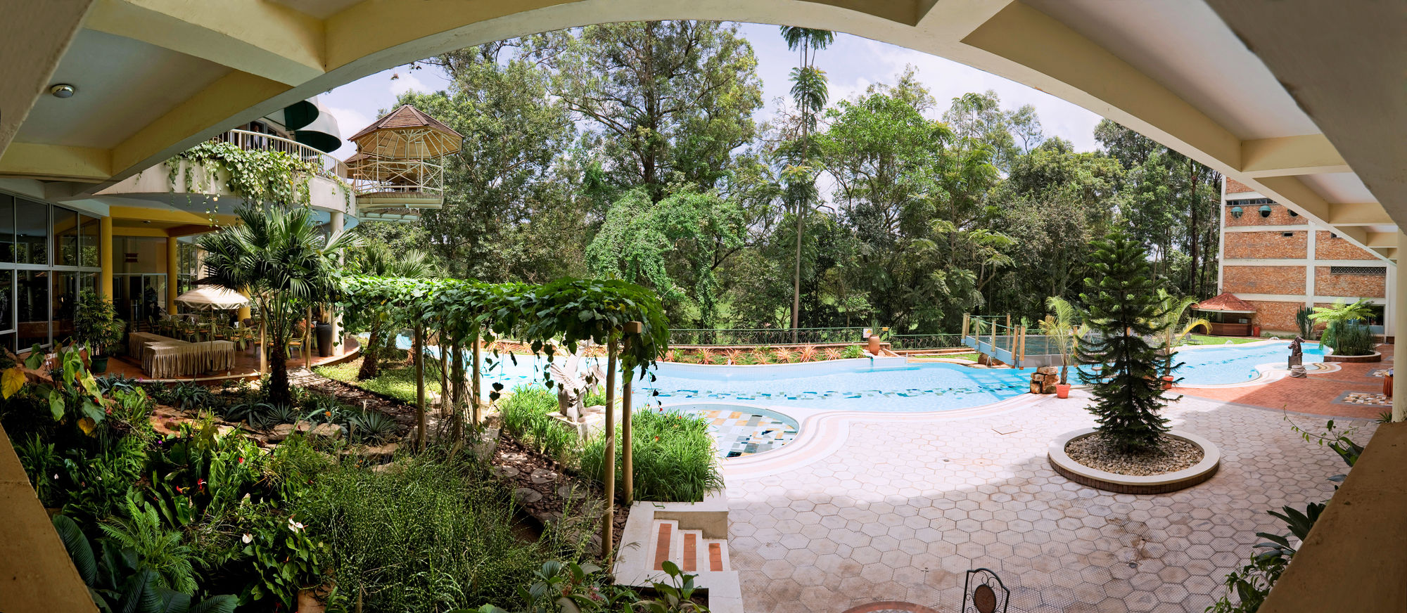 Фото Golf Course Hotel