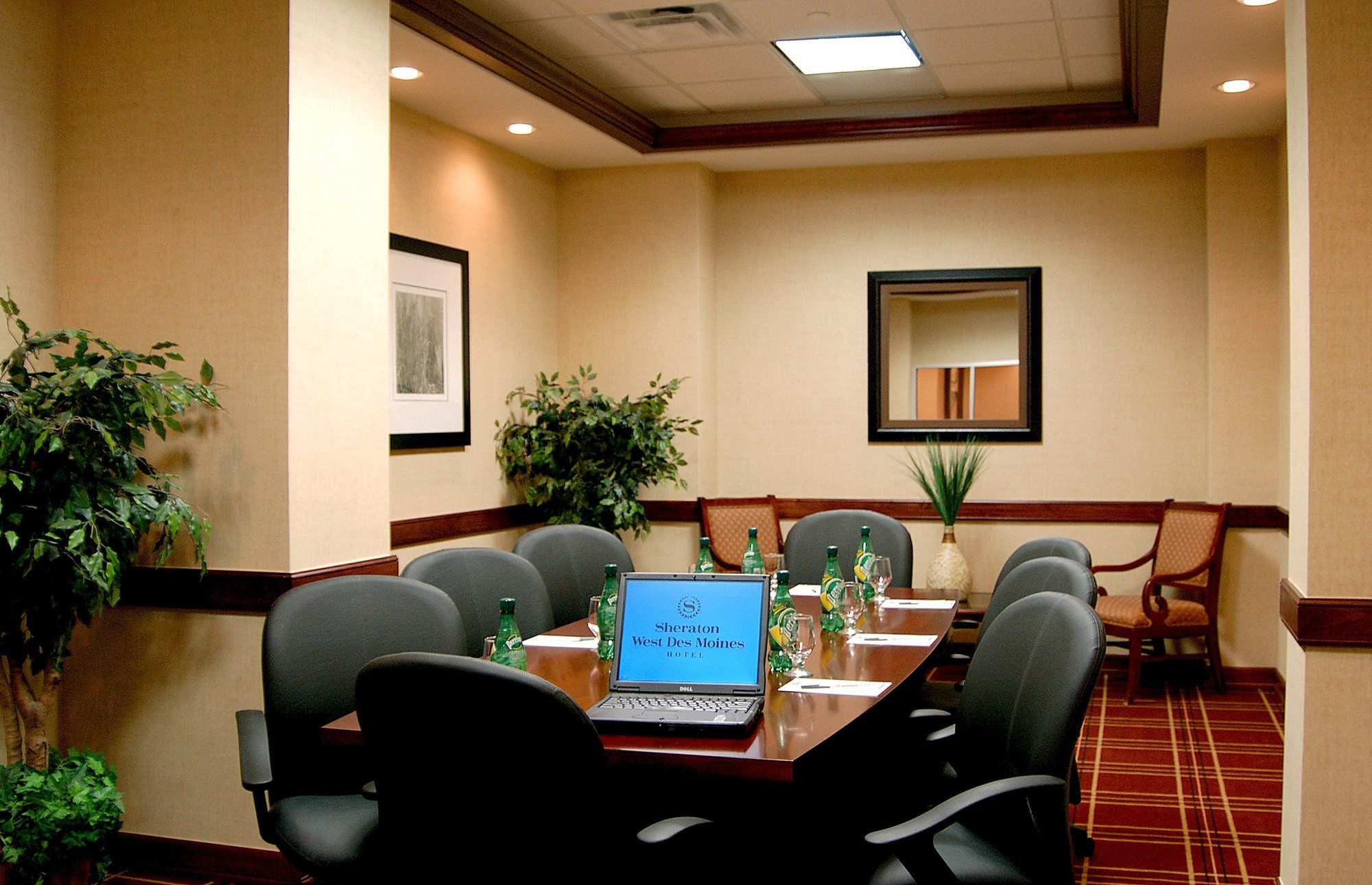 Фото Sheraton West Des Moines Hotel