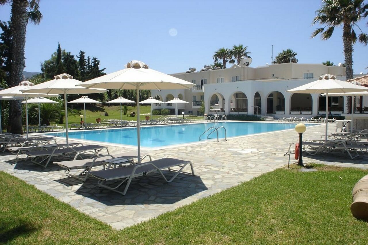 Фото Andromeda Hotel Apartments