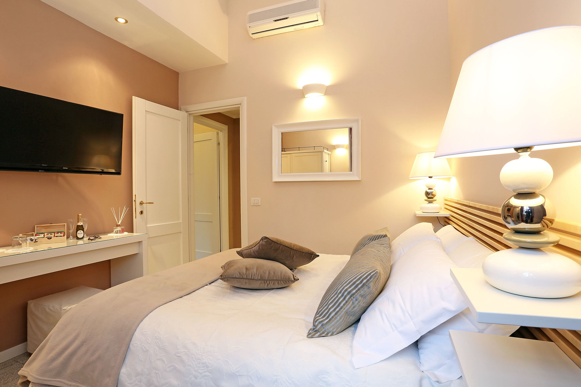 Фото Liberty Rome Suites