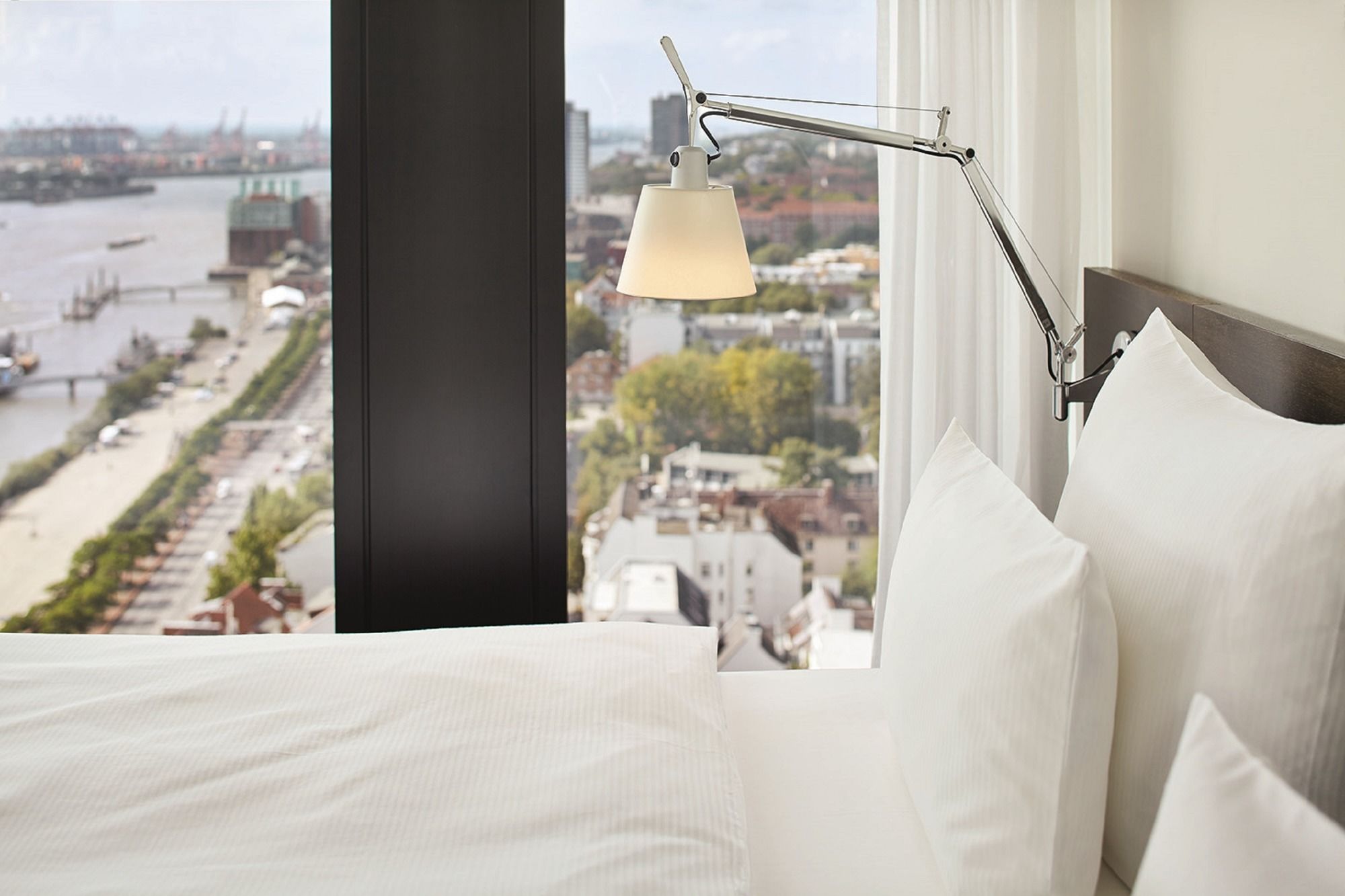 Фото Empire Riverside Hotel