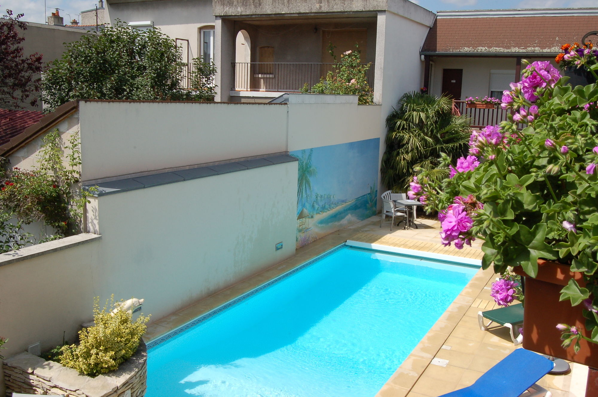 Фото Logis Hôtel Au Tambour