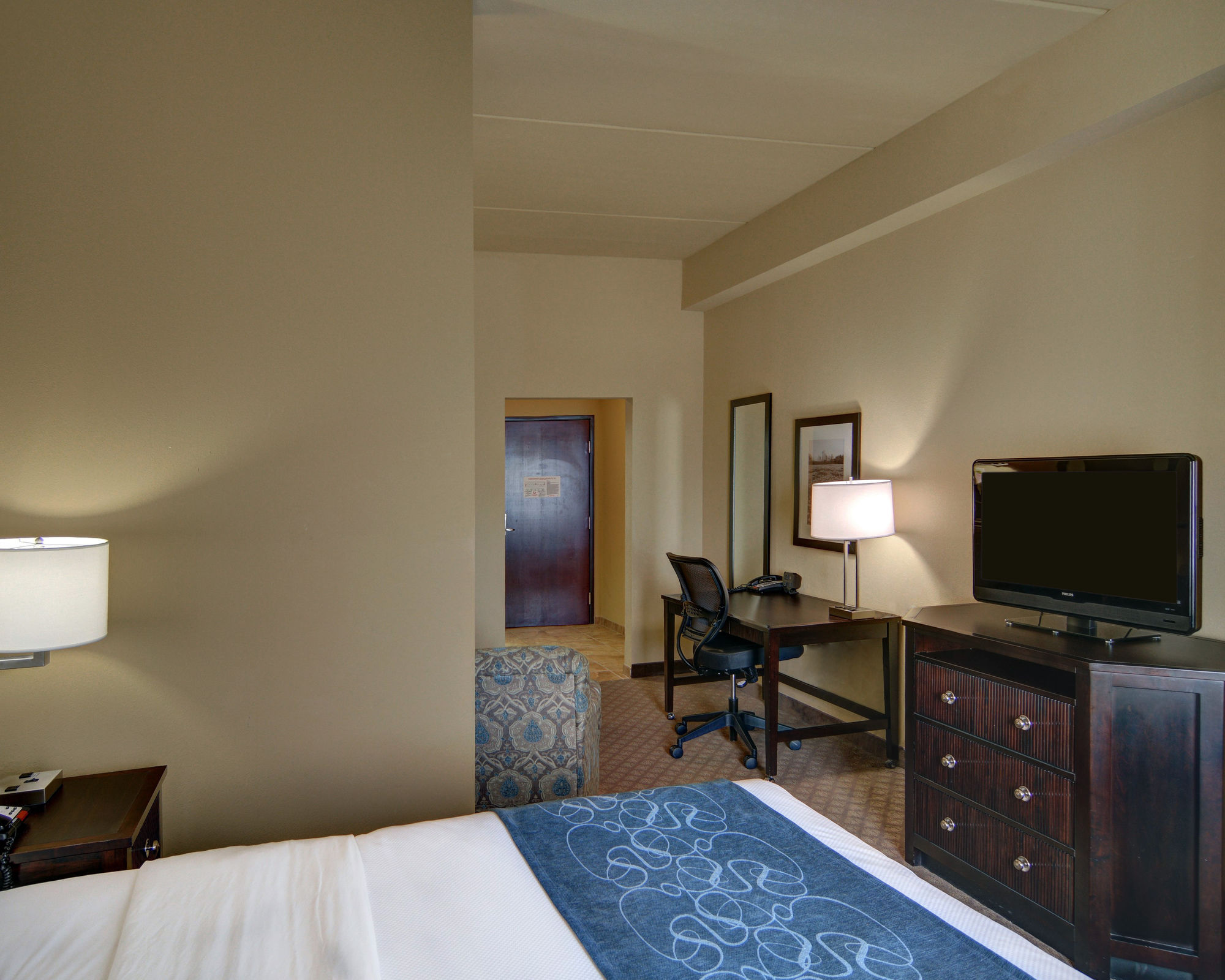 Фото Comfort Suites Frisco