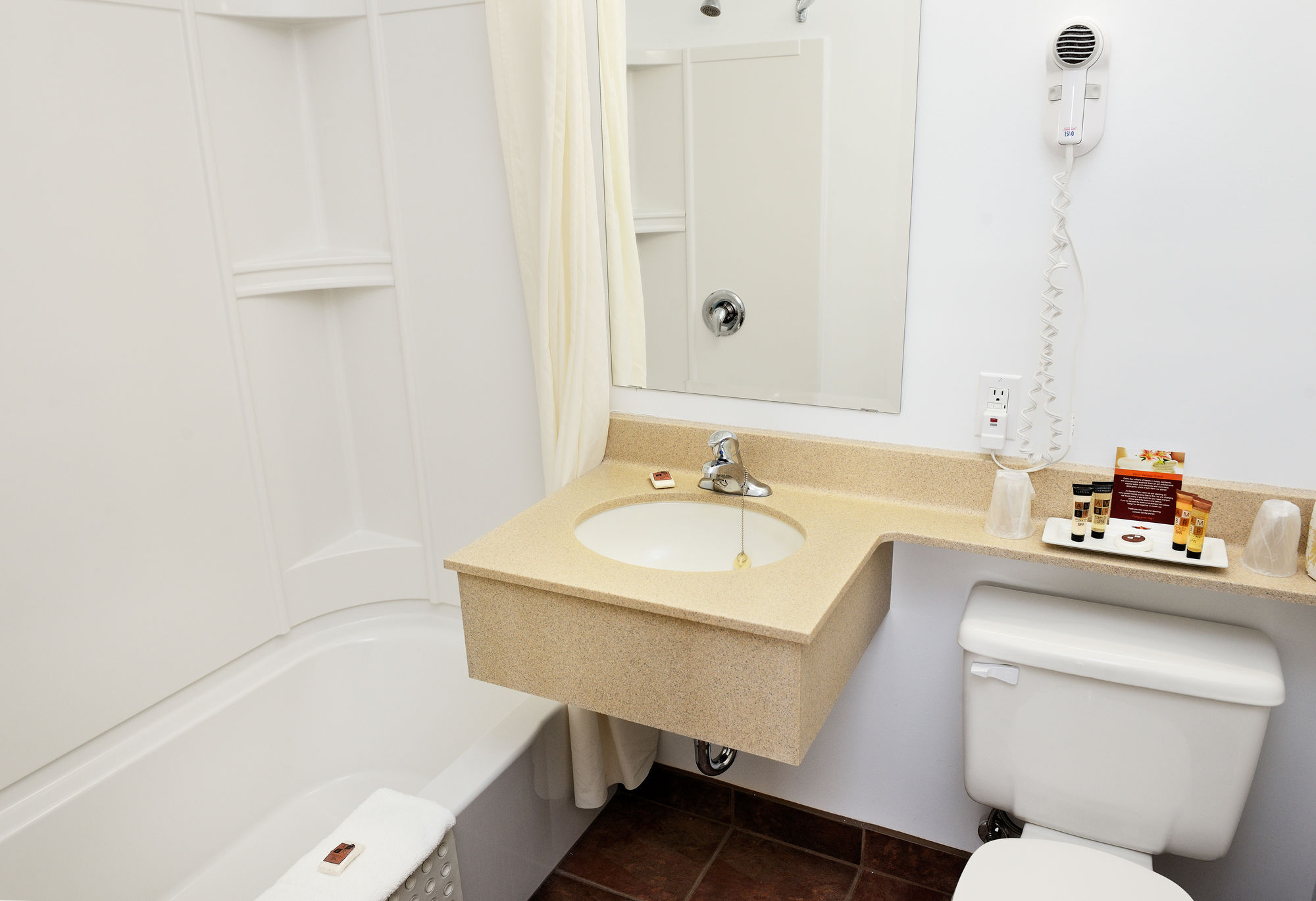 Фото Slemon Park Hotel & Conference Centre