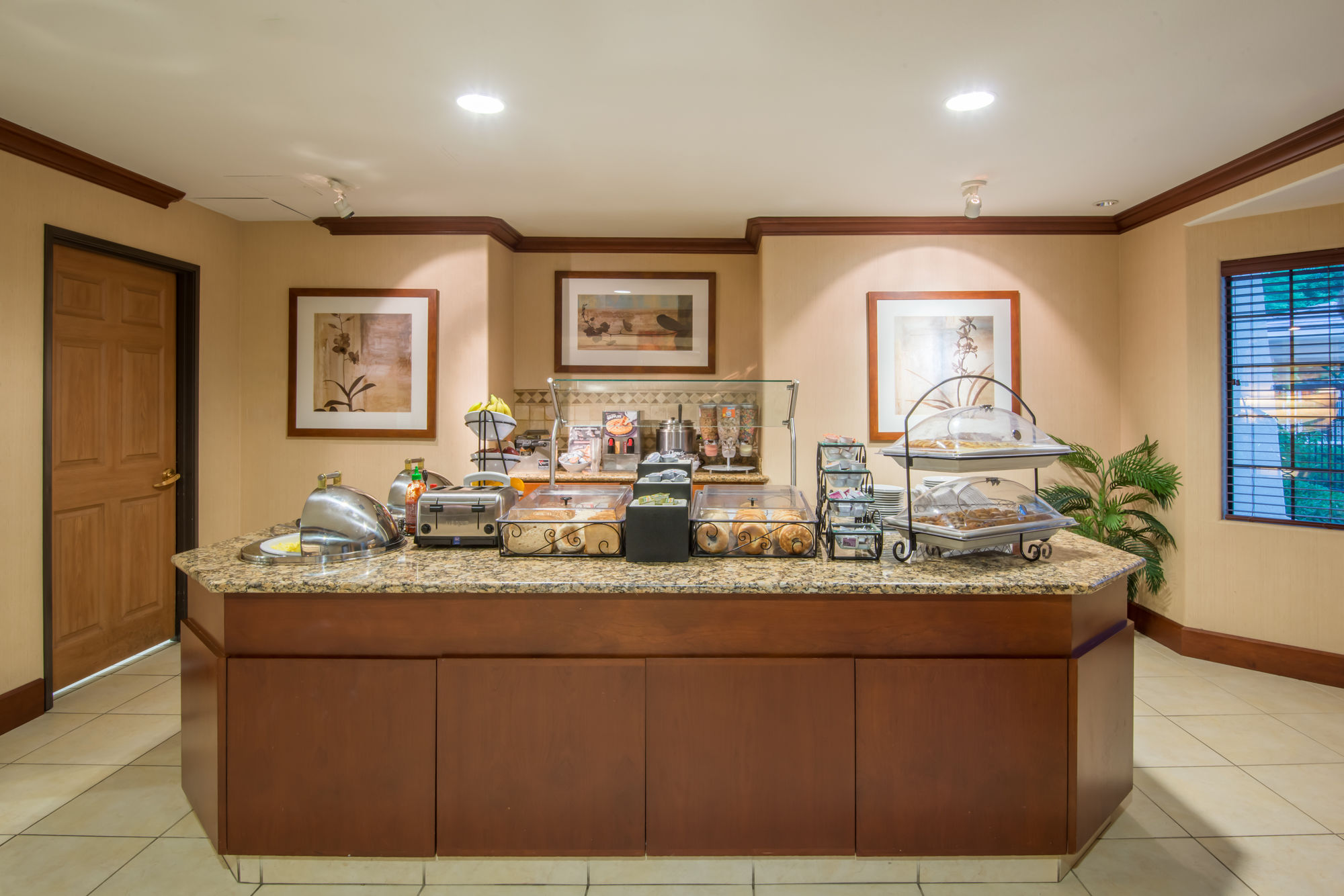 Фото Staybridge Suites Phoenix - Glendale Sports Dist, an Ihg Hotel