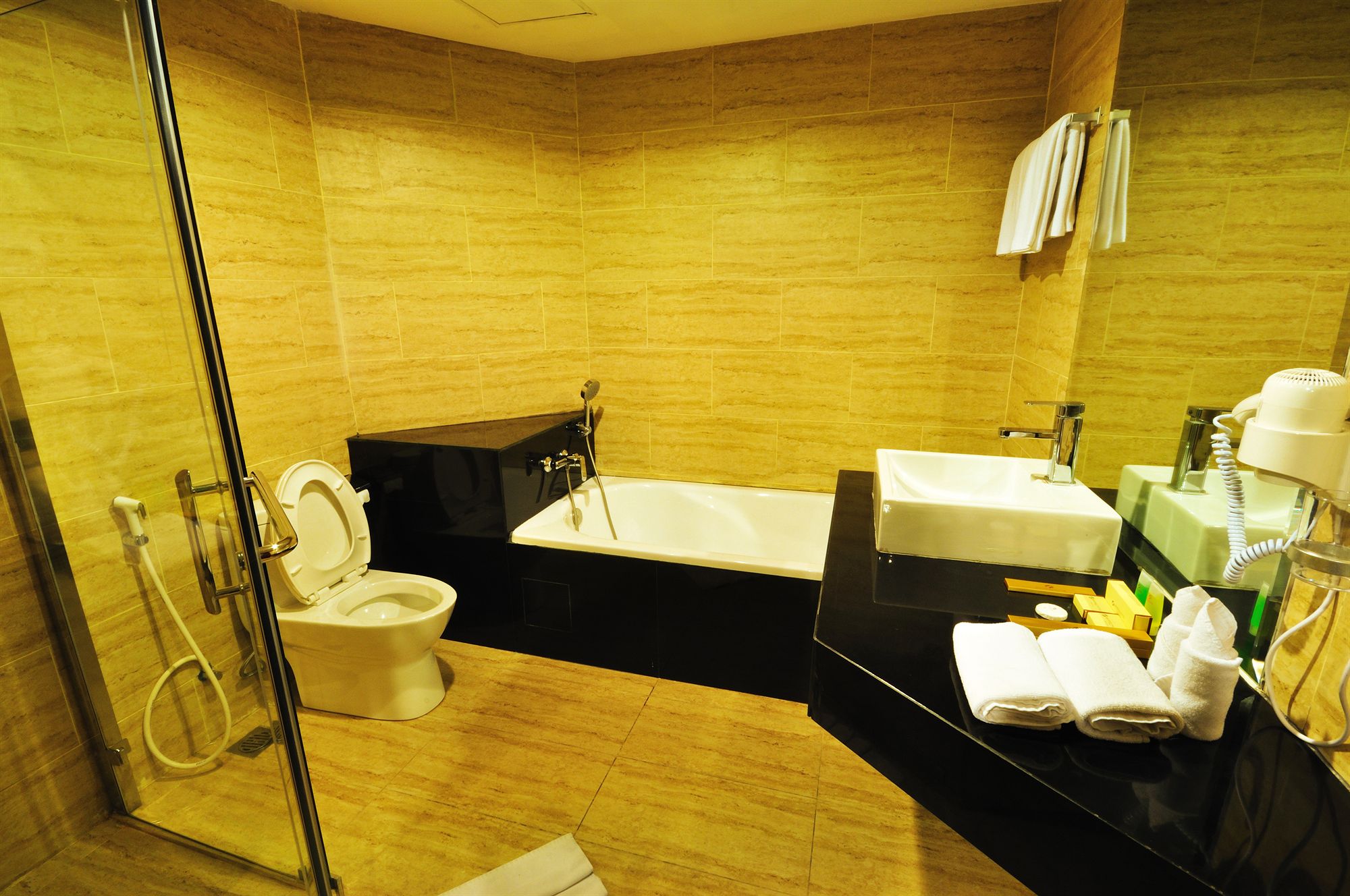 Фото Hermes Palace Hotel Medan