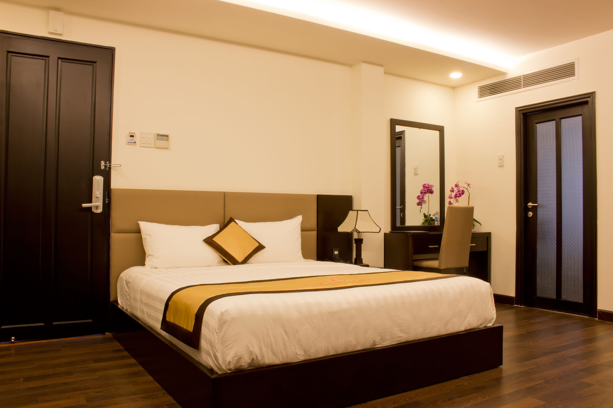 Фото International Hotel