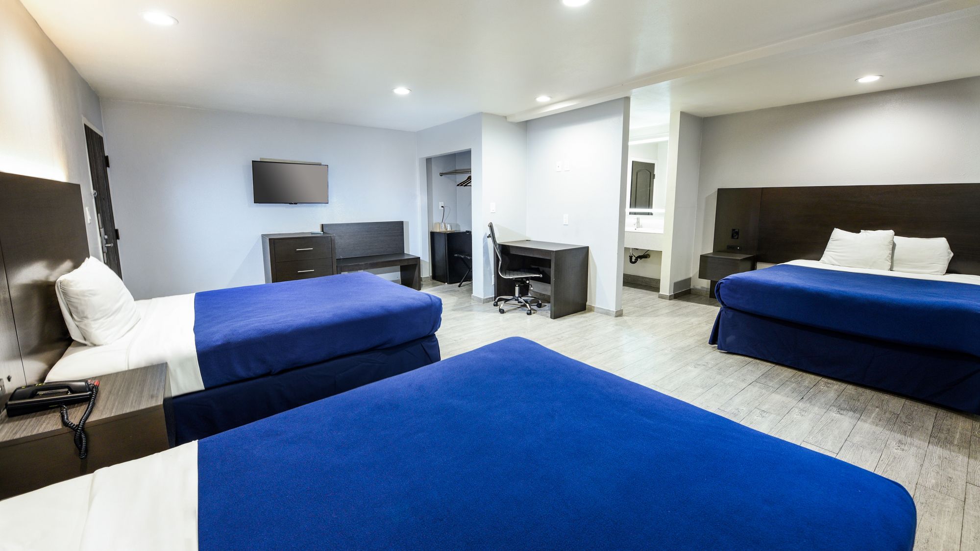 Фото Hollywood Inn Express Lax