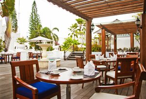 Гостиница Hotel Majapahit Surabaya - MGallery