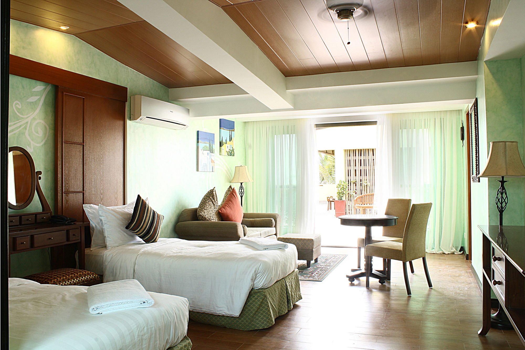 Фото Lee Boutique Hotel Tagaytay