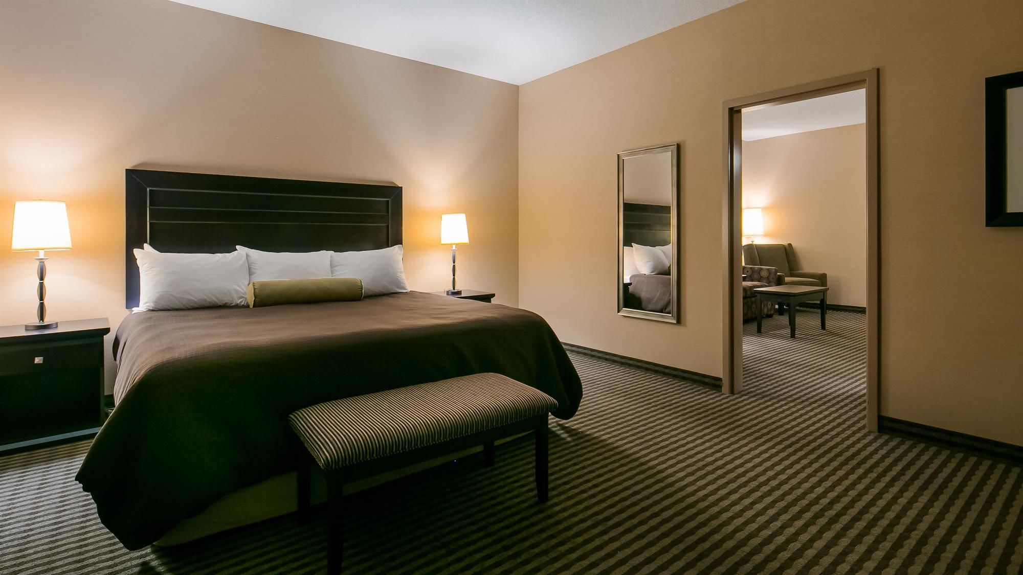 Фото Best Western Sunrise Inn & Suites