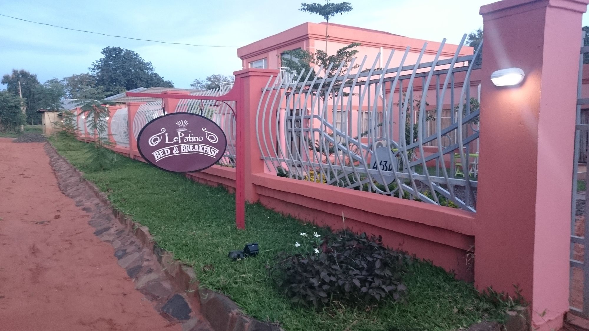 Фото отеля 2