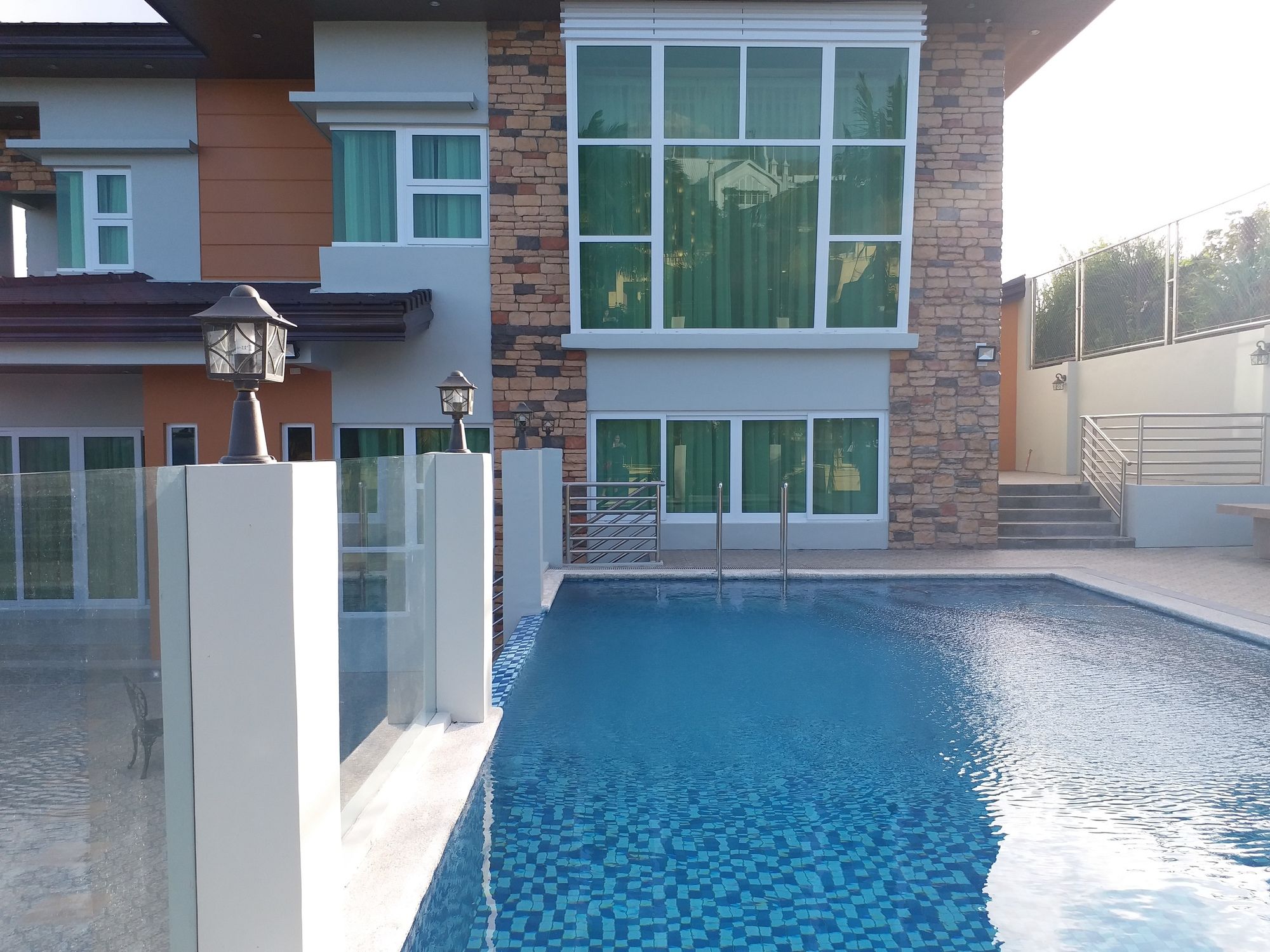 Фото Lee Boutique Hotel Tagaytay