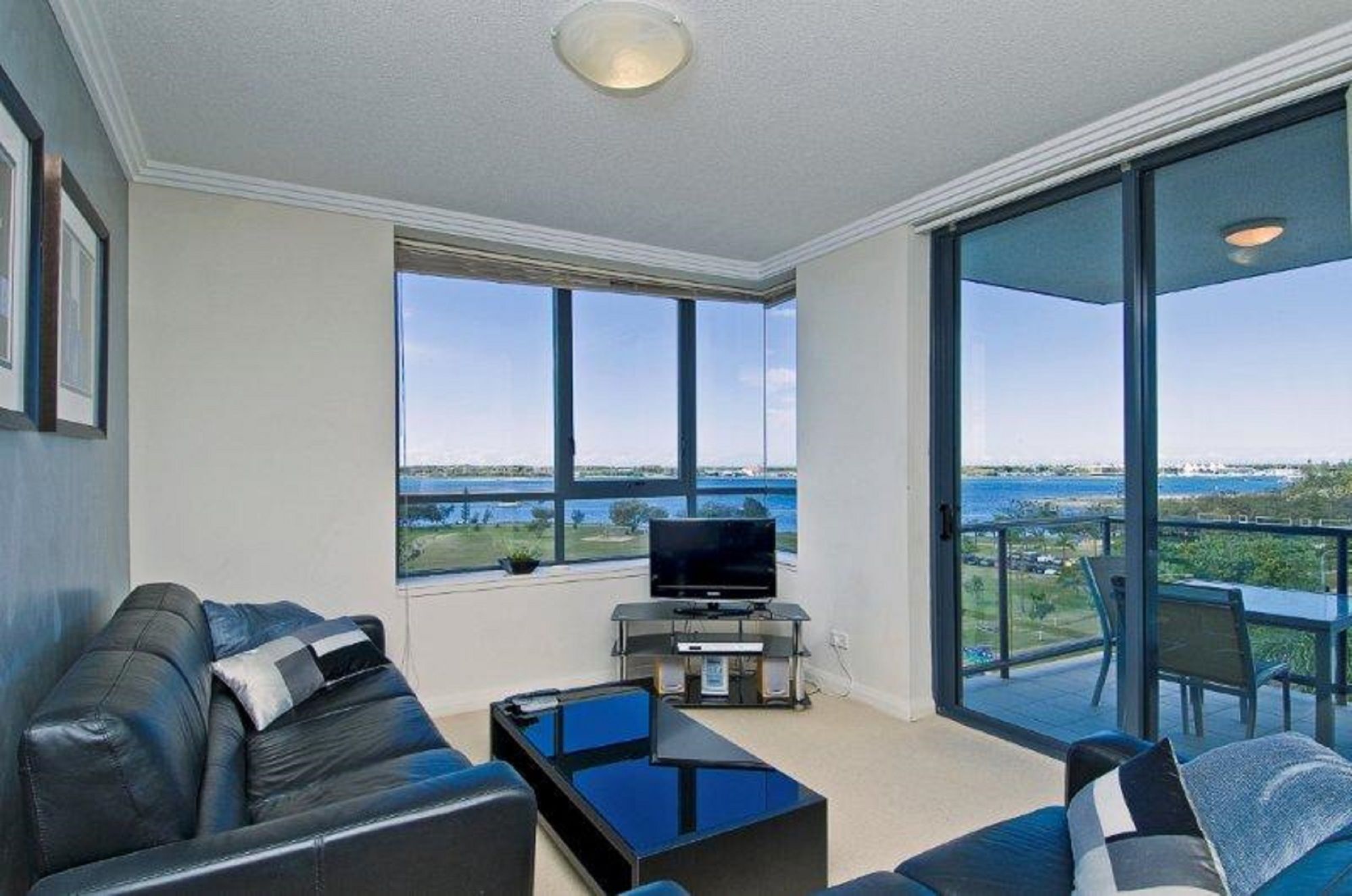 Фото Aqualine Apartments