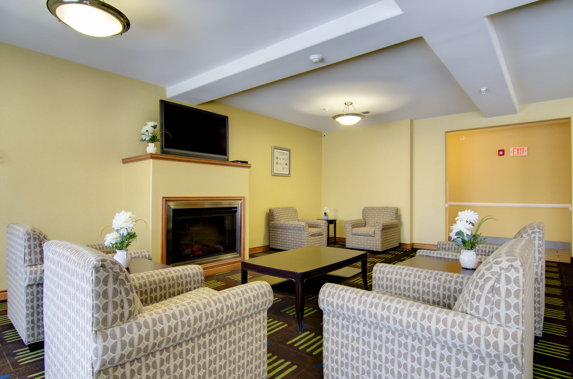 Фото Holiday Inn Express Hotel & Stes Kansas City Sports Complex, an Ihg Hotel