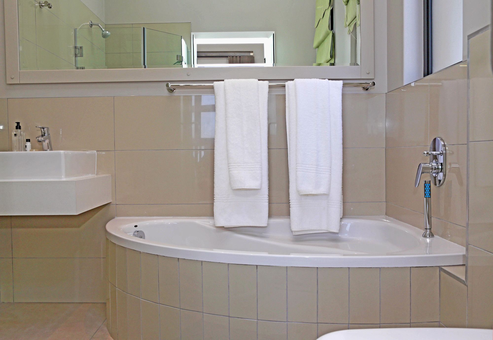 Фото Brenton Haven Beachfront Resort