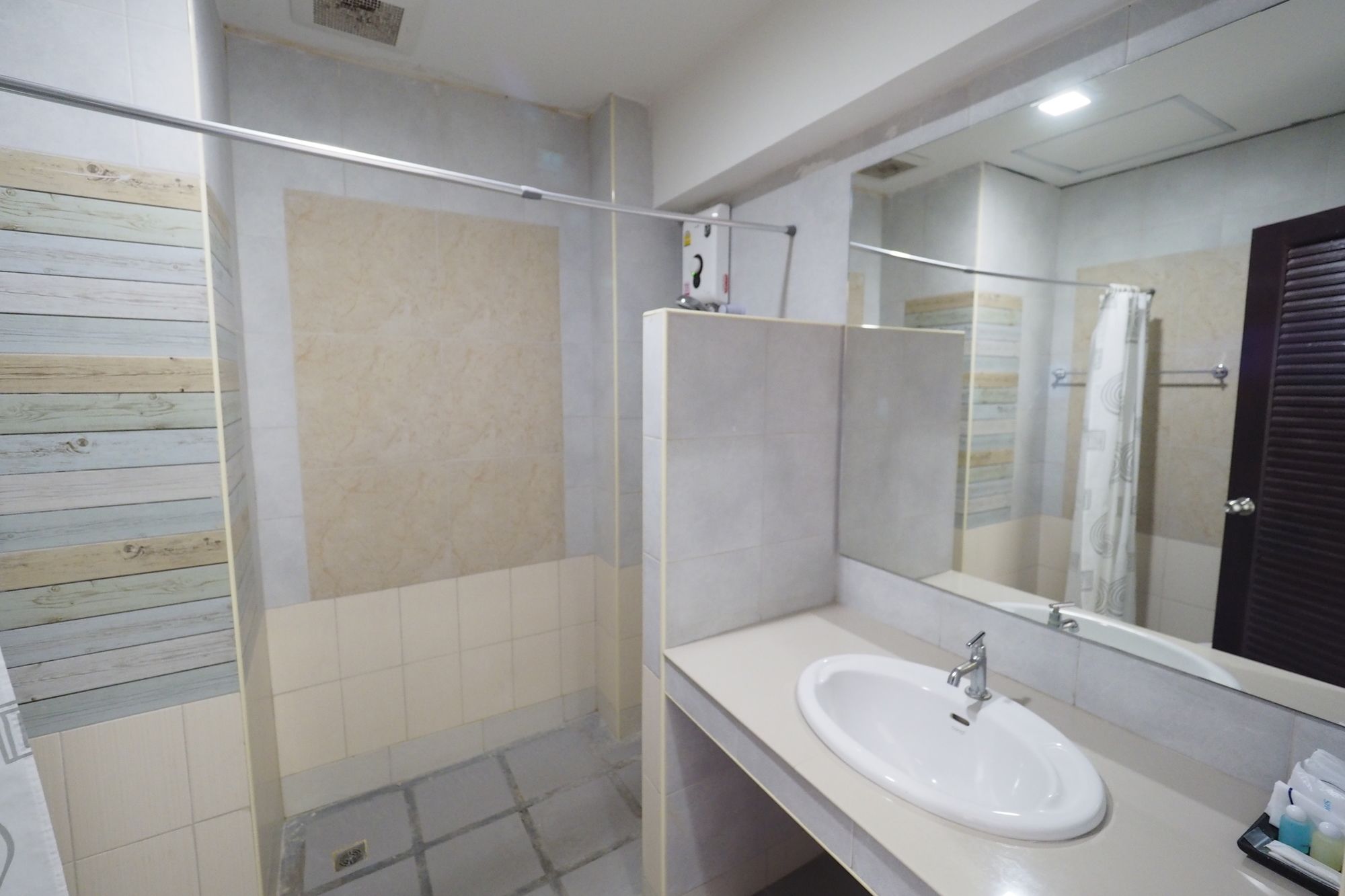 Фото Sea Mountain Khanom Hotel