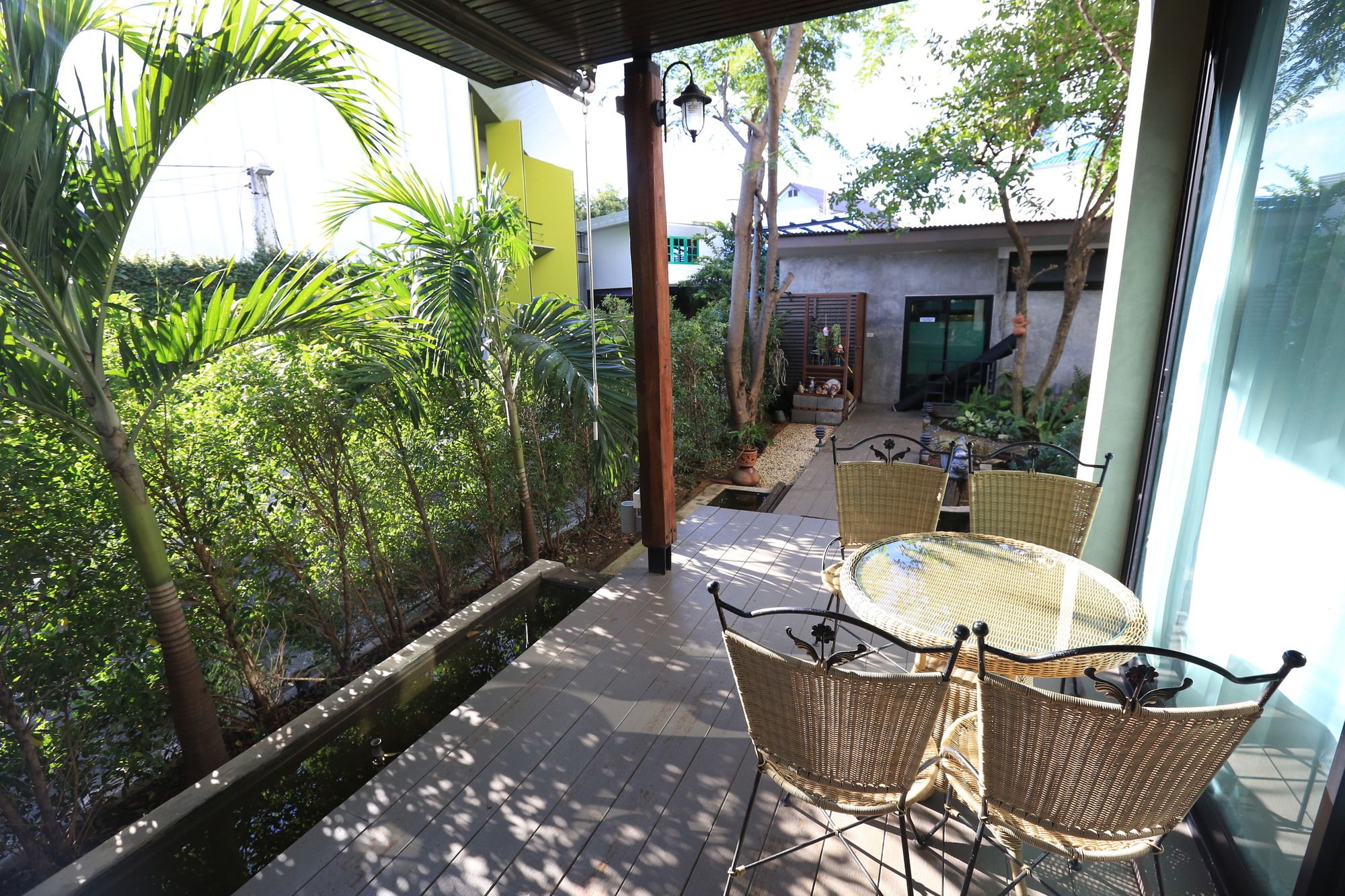 Фото The White Elephant Home