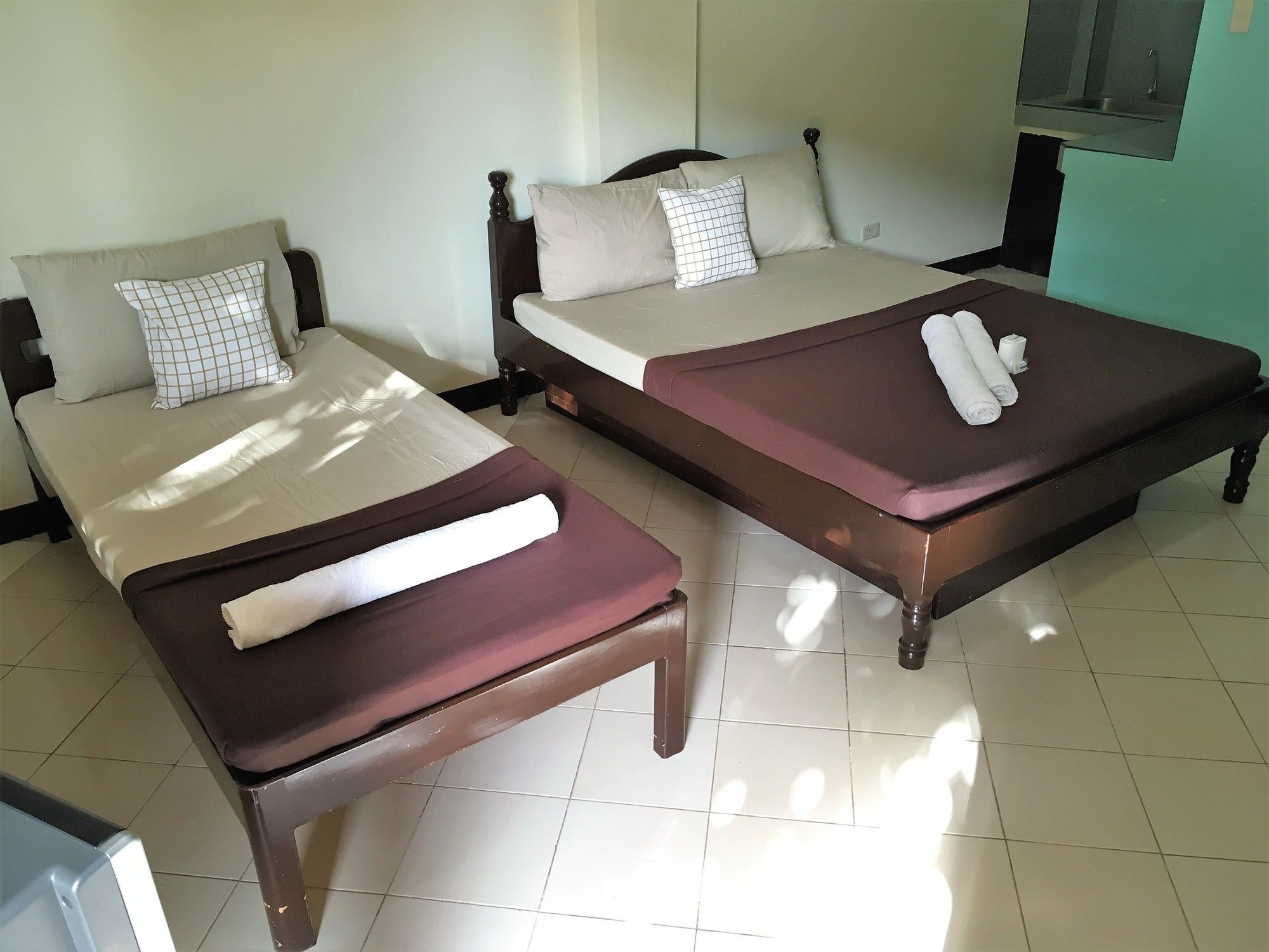 Фото Royal Crown Inn