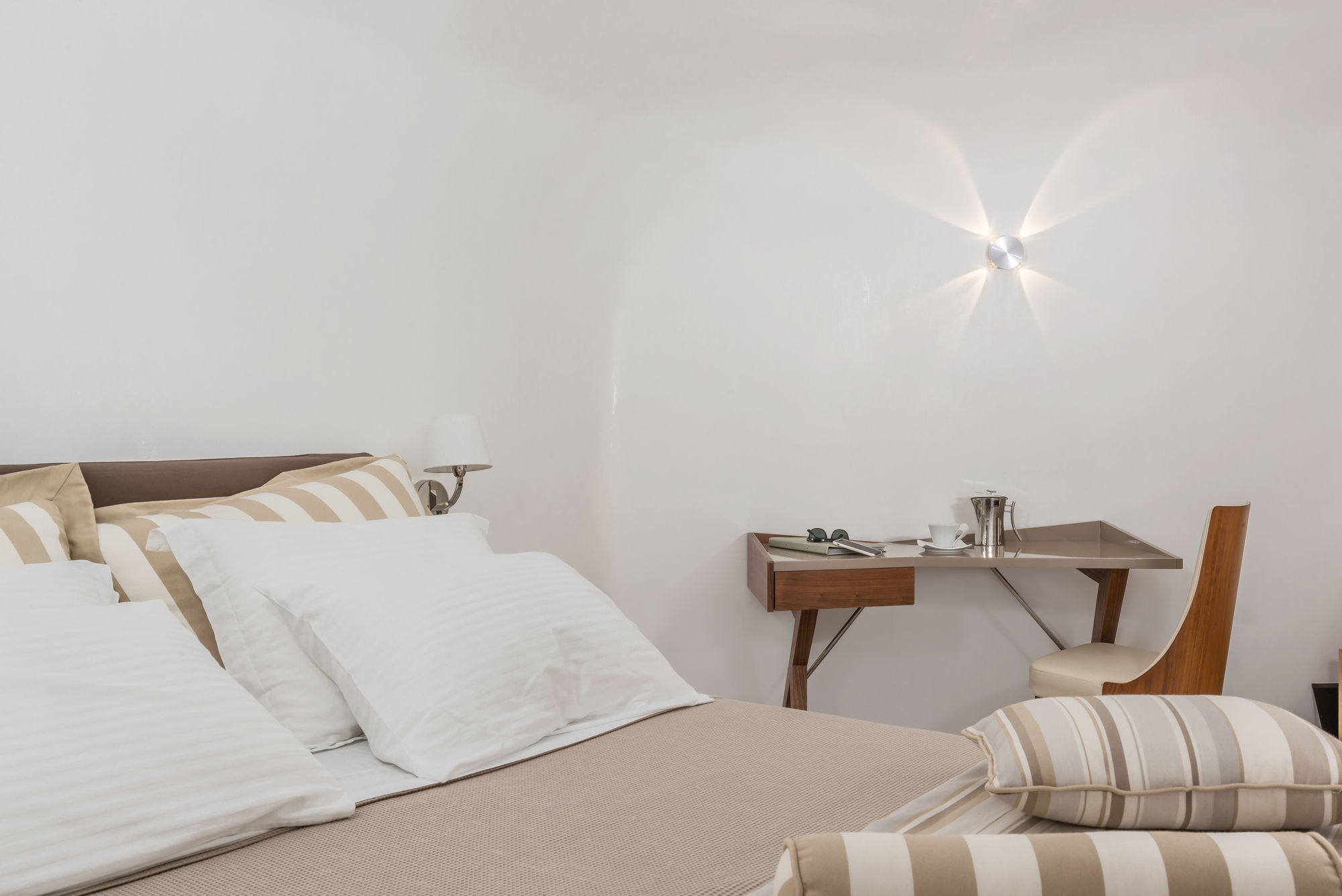 Фото Elite Luxury Suites