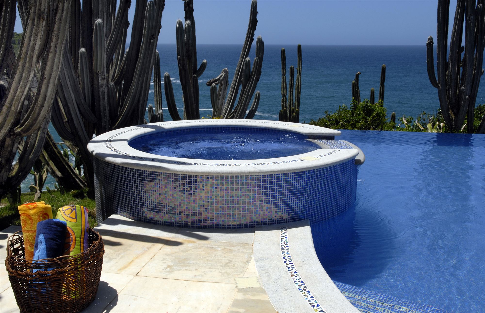 Фото Cliffside Luxury Inn