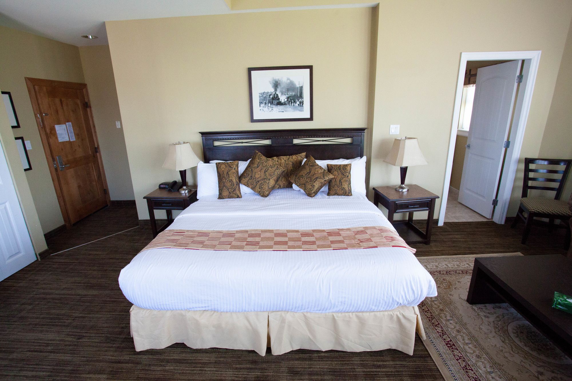 Фото Days Inn by Wyndham Surrey