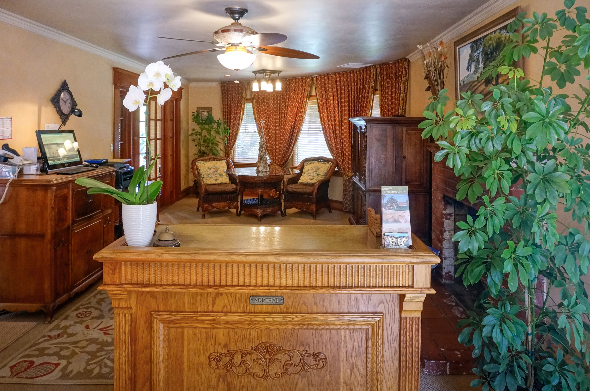 Фото Harbor House Inn