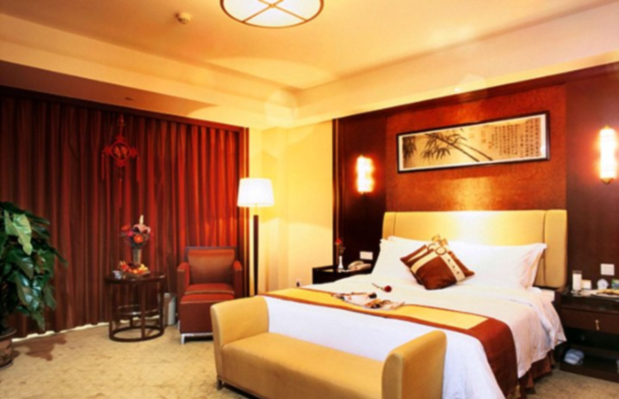 Фото Hubei Huatian Hotel