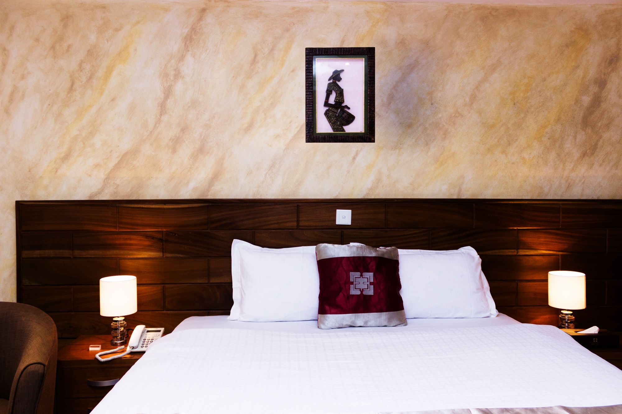 Фото Airport West Hotel