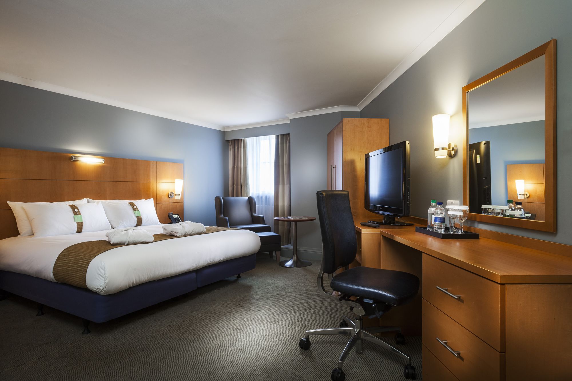 Фото Holiday Inn London - Sutton, an Ihg Hotel