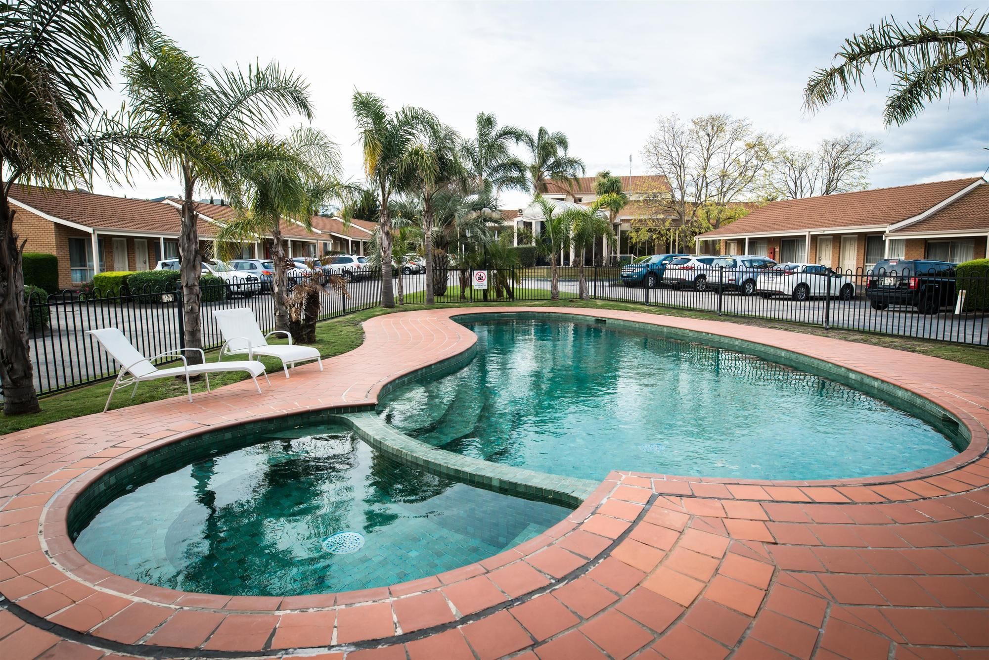 Фото Best Western Airport Motel And Convention Centre