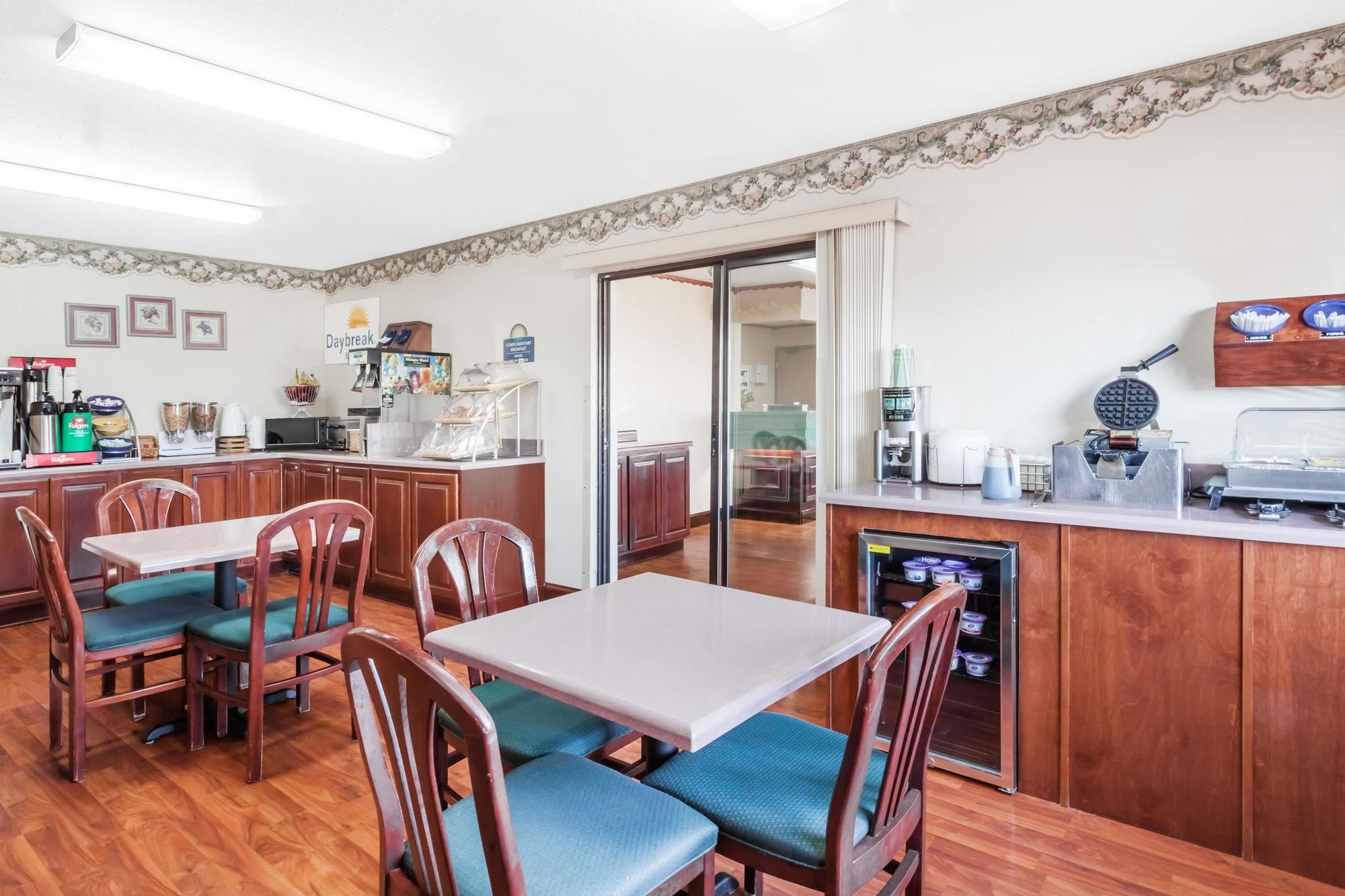 Фото Days Inn by Wyndham Dyersburg