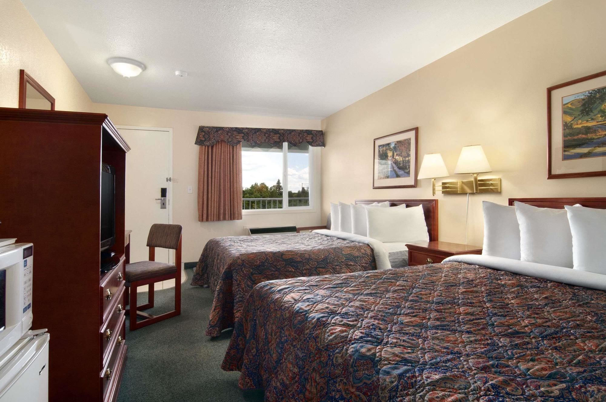 Фото Travelodge by Wyndham Drumheller