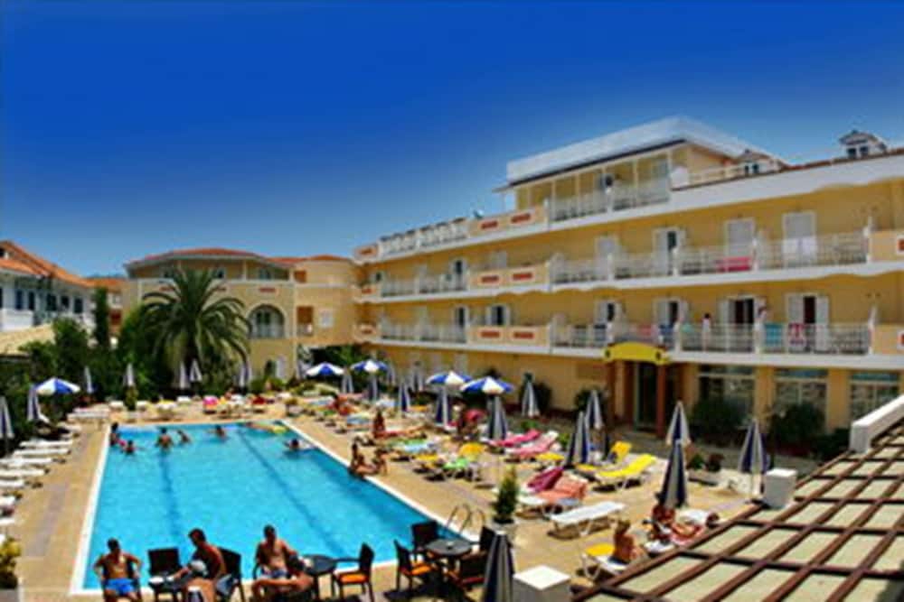 Фото Ionis Art Hotel