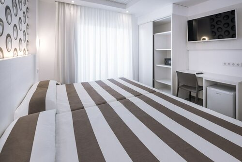 Внешний вид отеля Hotel Oasis Park Splash в Калелье, фото 4