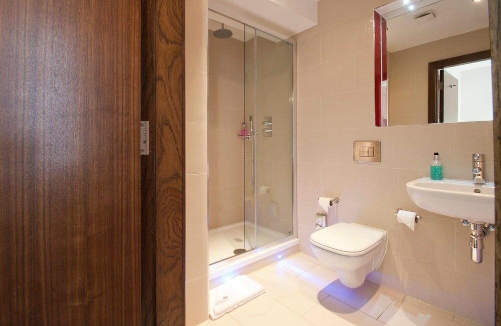 Фото Seraphine Kensington Olympia Hotel