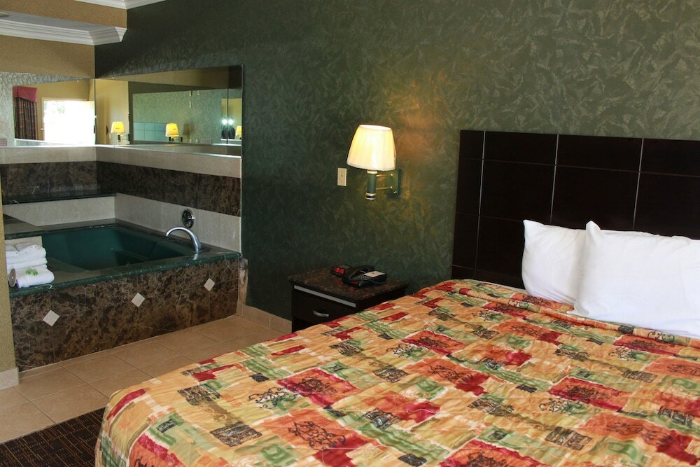 Фото Crystal Inn Suites & Spas