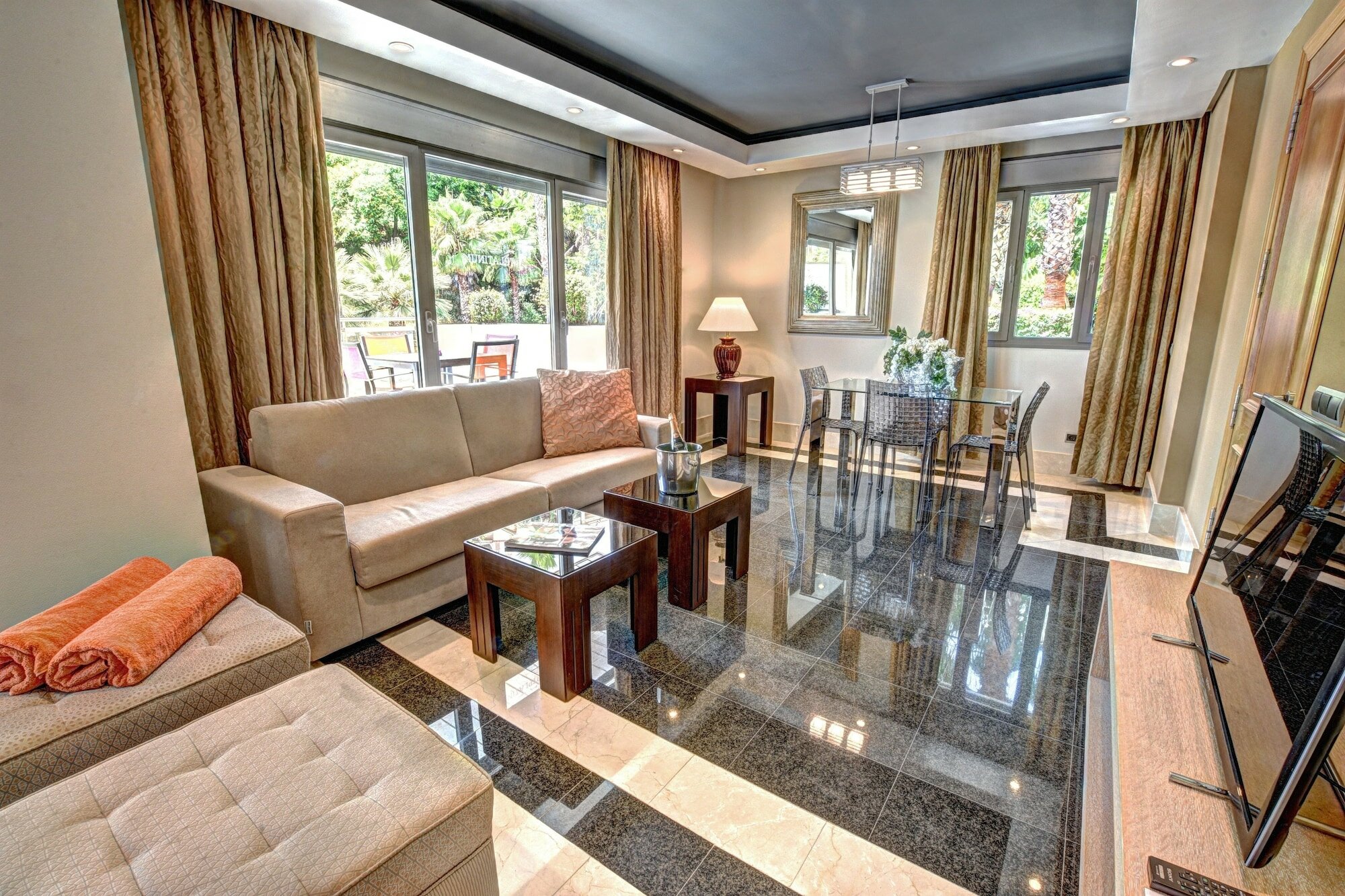 Фото Artplatinum Suites & Apartments