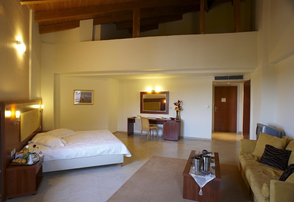 Фото Parnis Palace Hotel Suites