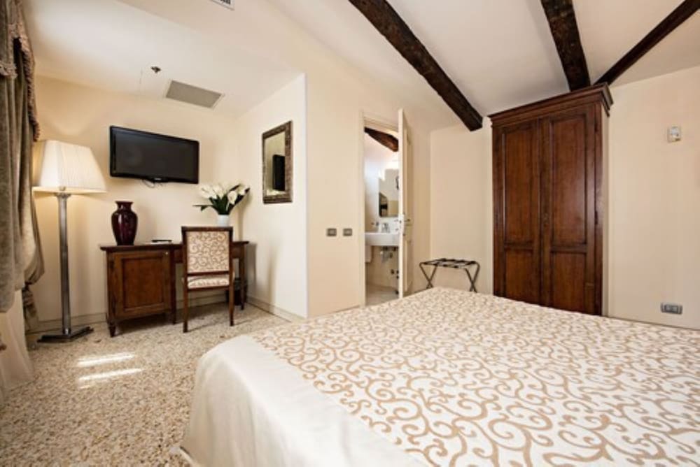 Фото Hotel Dell'Opera