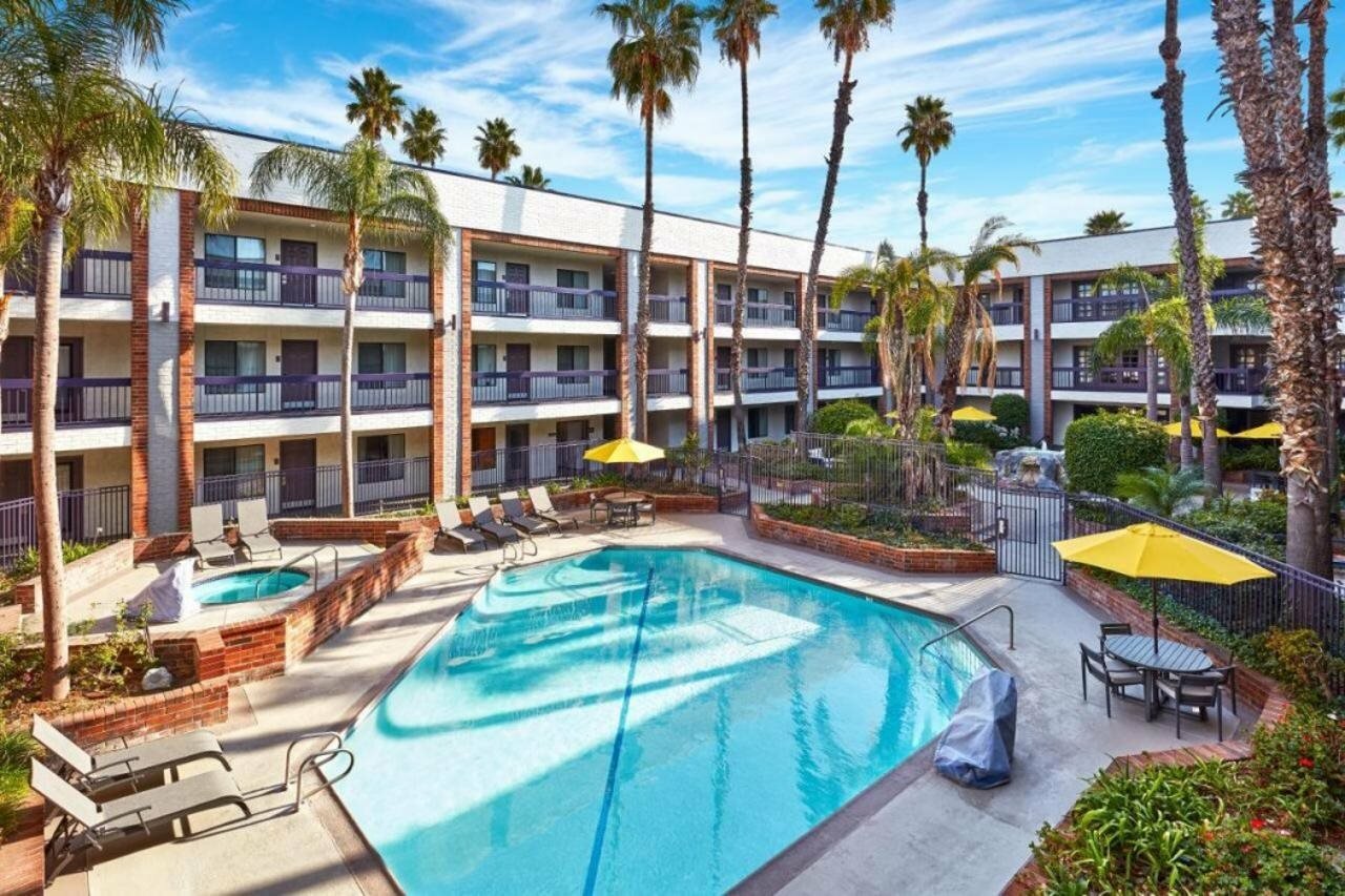 Фото Best Western Plus Meridian Inn & Suites, Anaheim-Orange