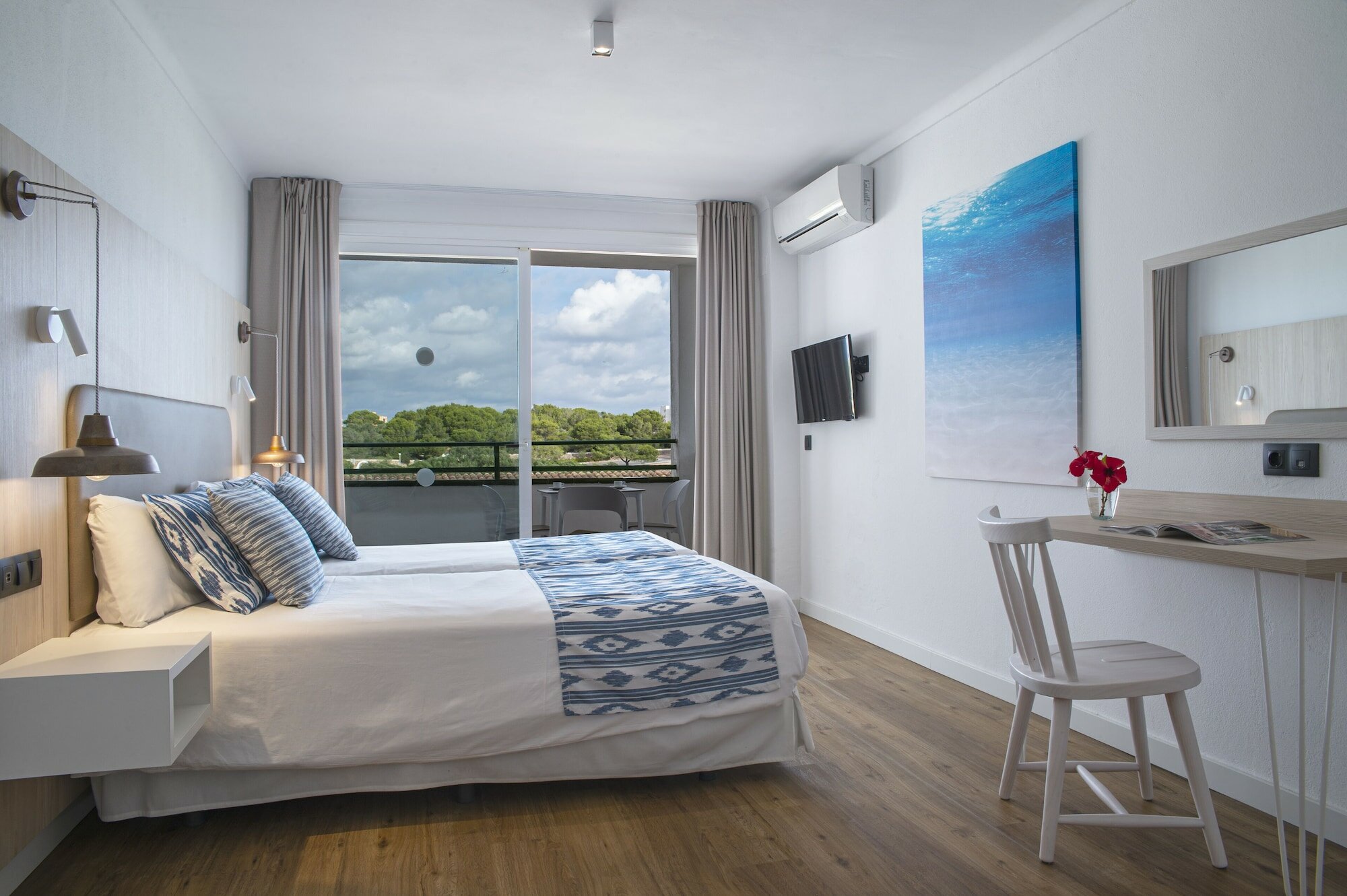 Фото отеля 2