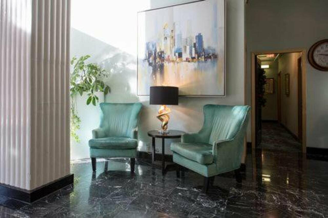 Фото Embassy Hotel