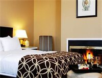 Фото Waters Edge Hotel