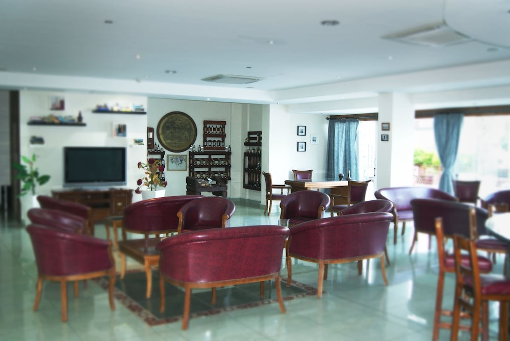 Фото Moniatis Hotel