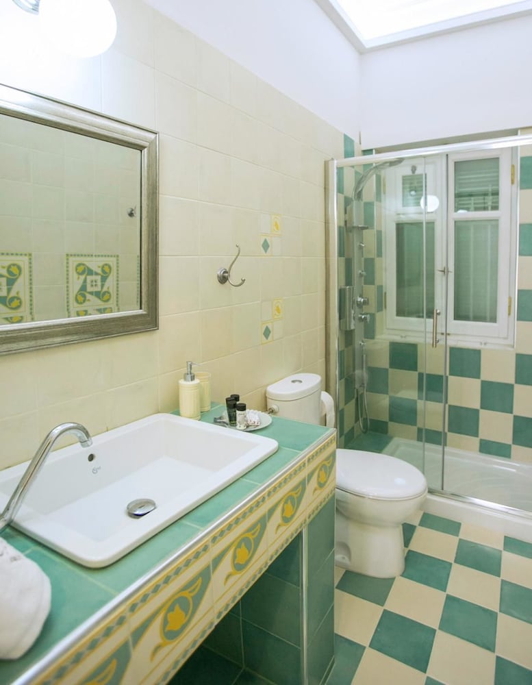 Фото Efchi Suites 1904