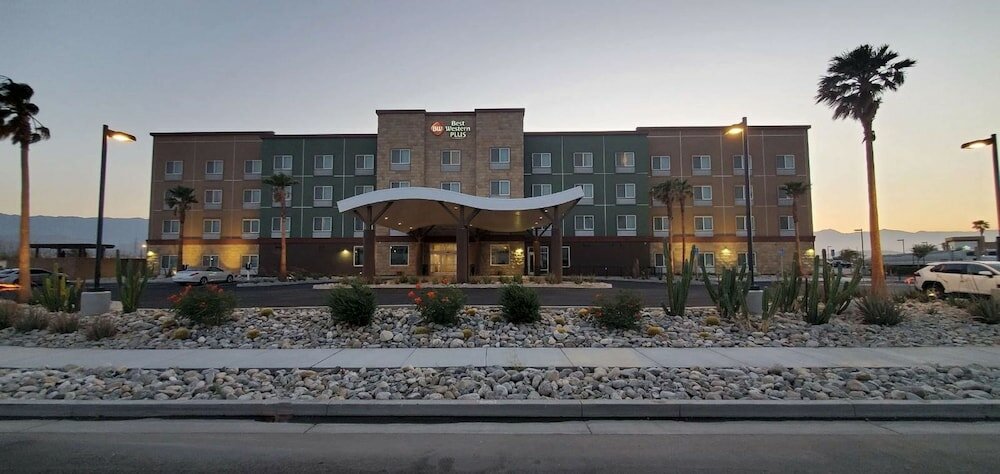 Фото Best Western Plus Desert View Inn & Suites