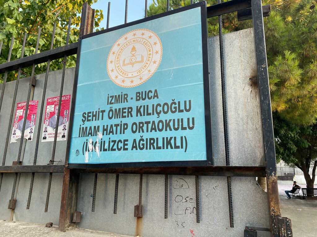 School Buca Martyr Omer Kilicoglu Imam Hatip Secondary School, Izmir, photo