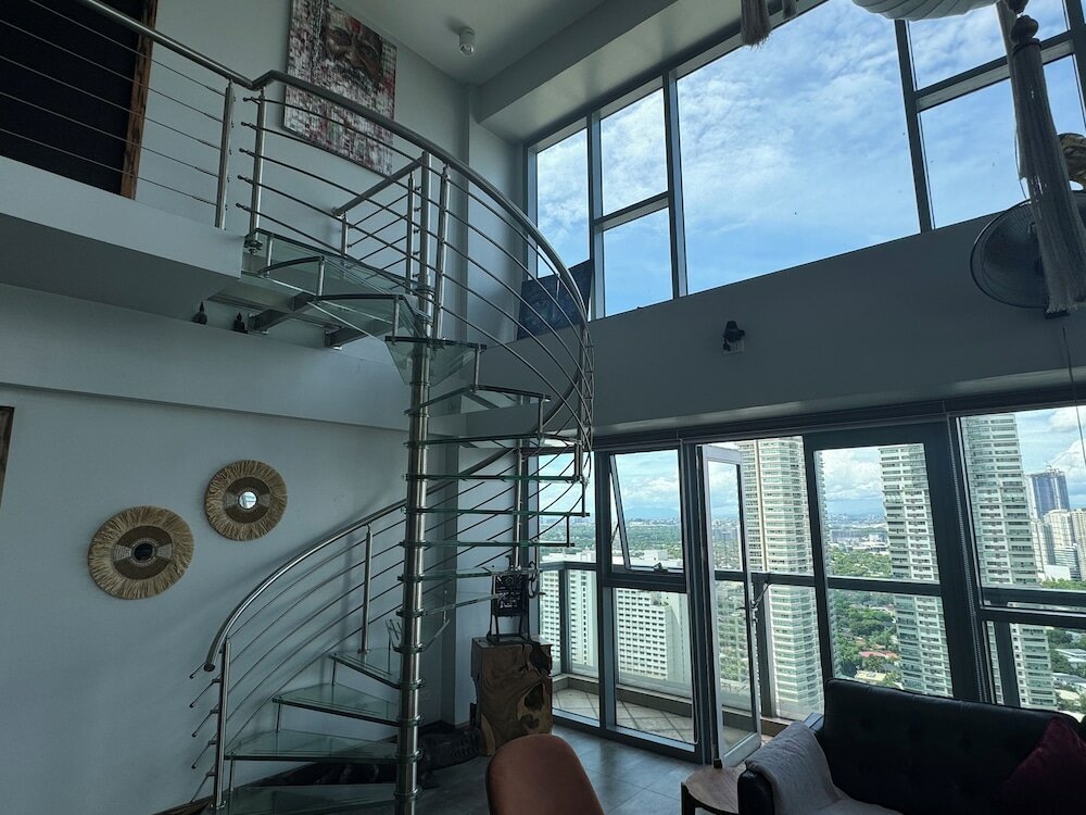 Фото Three bedroom with Balcony in Makati